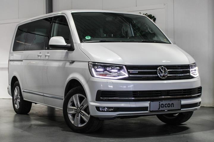 Hvid VW Multivan fra 2016