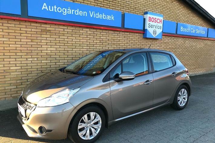 Beige Peugeot 208 fra 2012