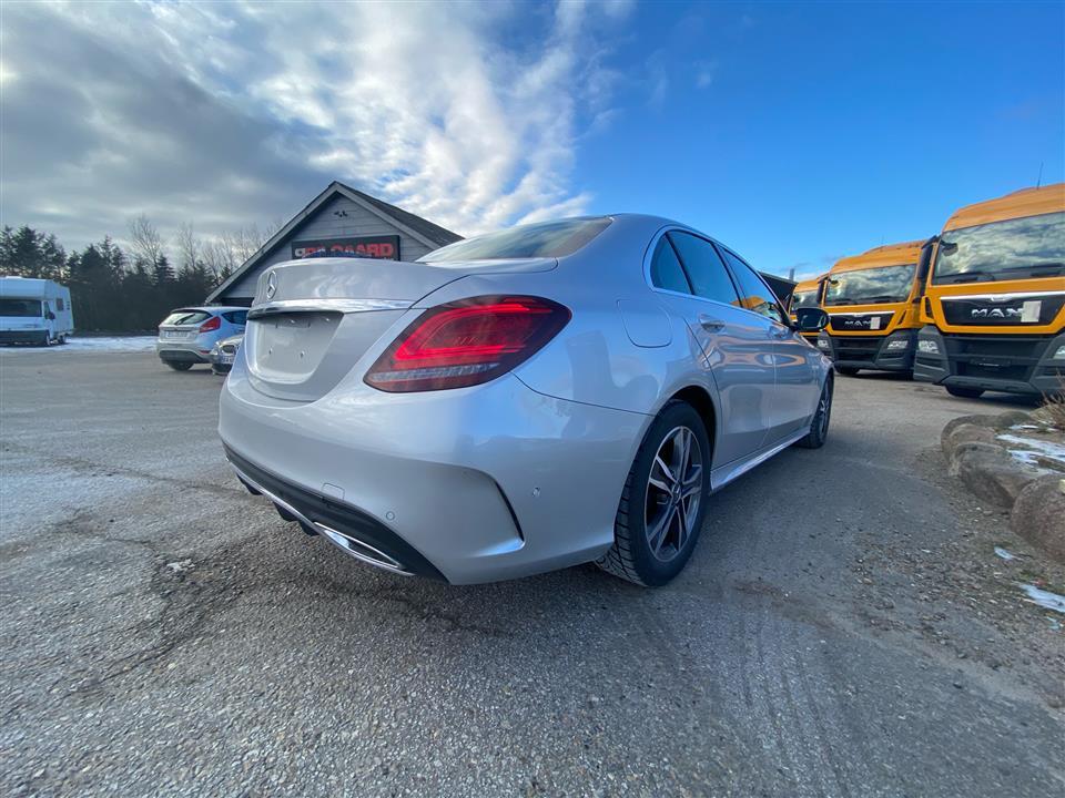 Grå Mercedes C220 d fra 2019