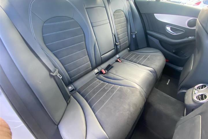 Grå Mercedes C220 d fra 2019