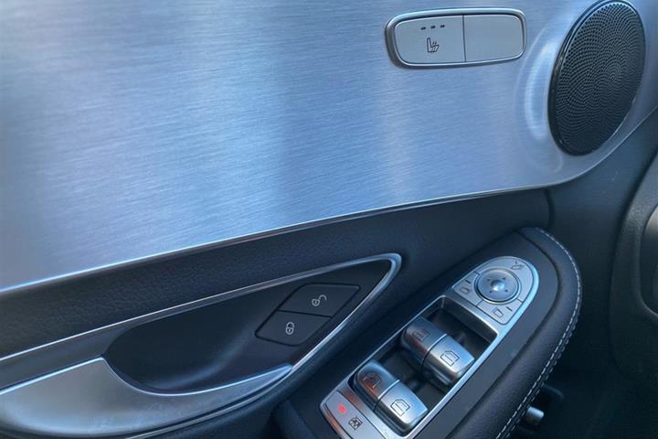 Grå Mercedes C220 d fra 2019