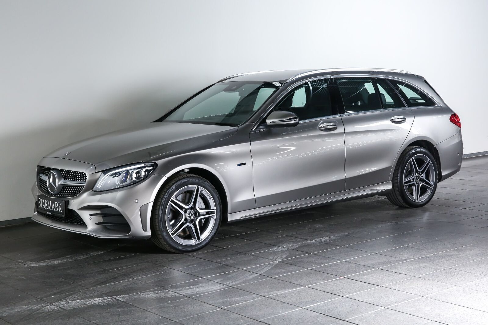 Grå Mercedes C300 de fra 2020