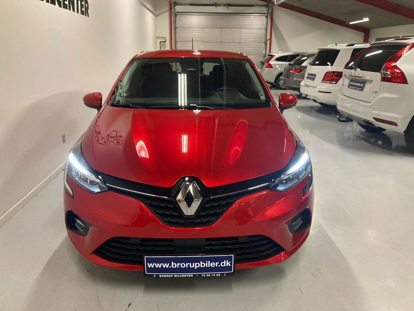 Grå Renault Clio V fra 2019