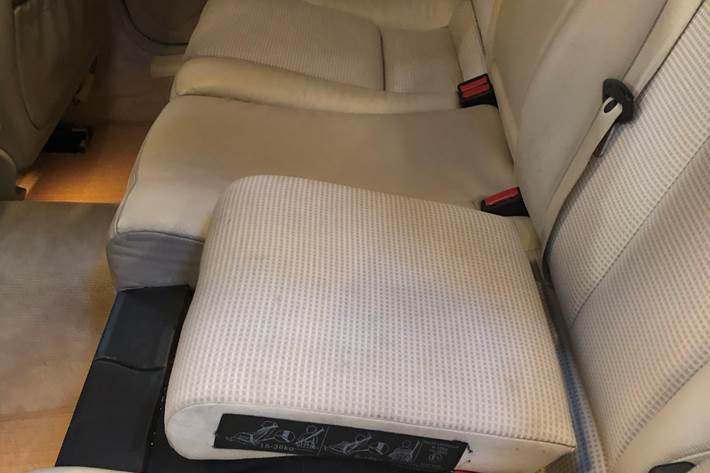 Blå Mercedes E270 fra 2005