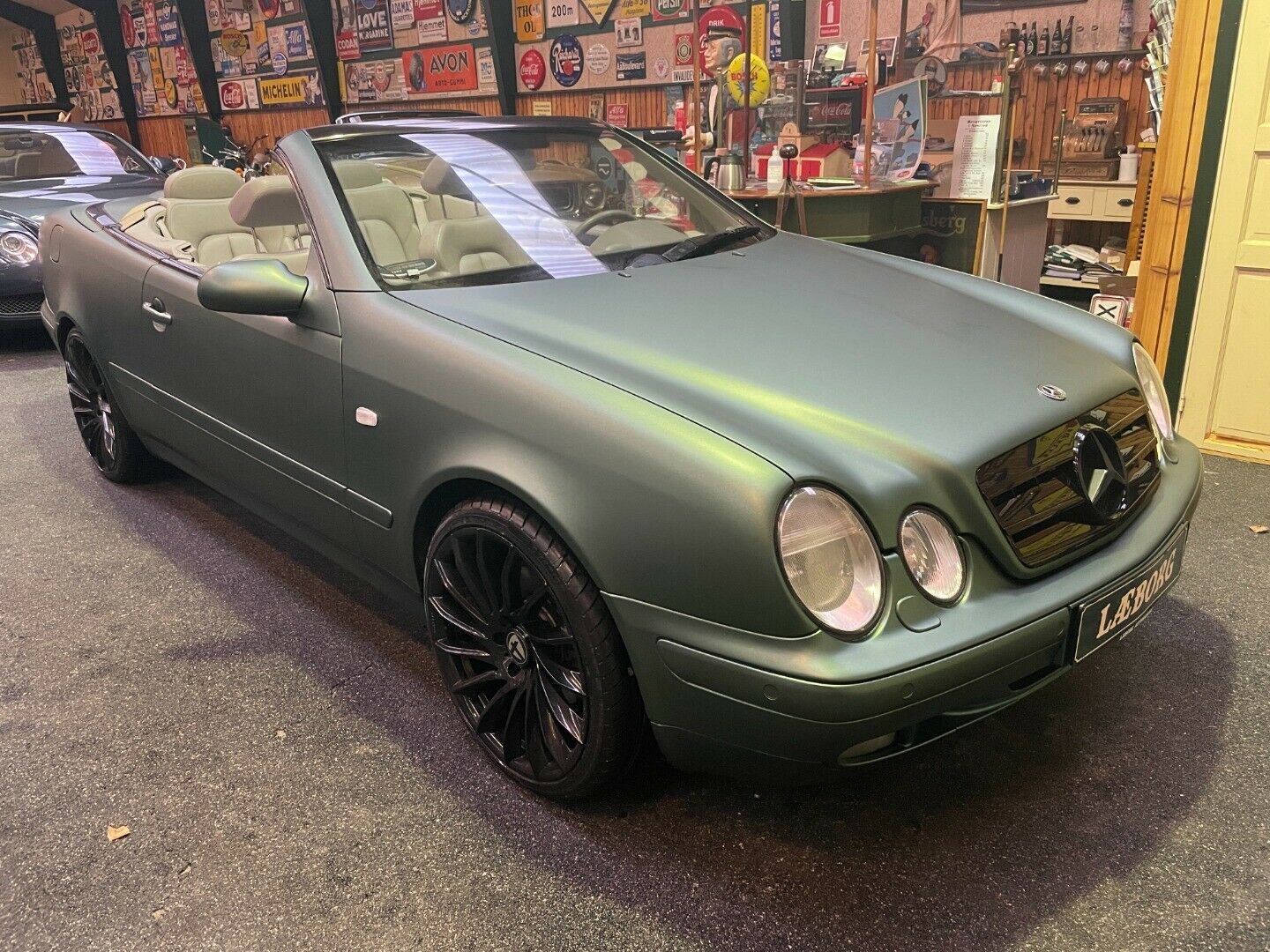 Grøn Mercedes CLK320 fra 1998