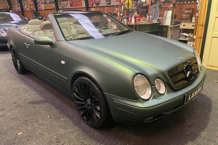 Grøn Mercedes CLK320 fra 1998