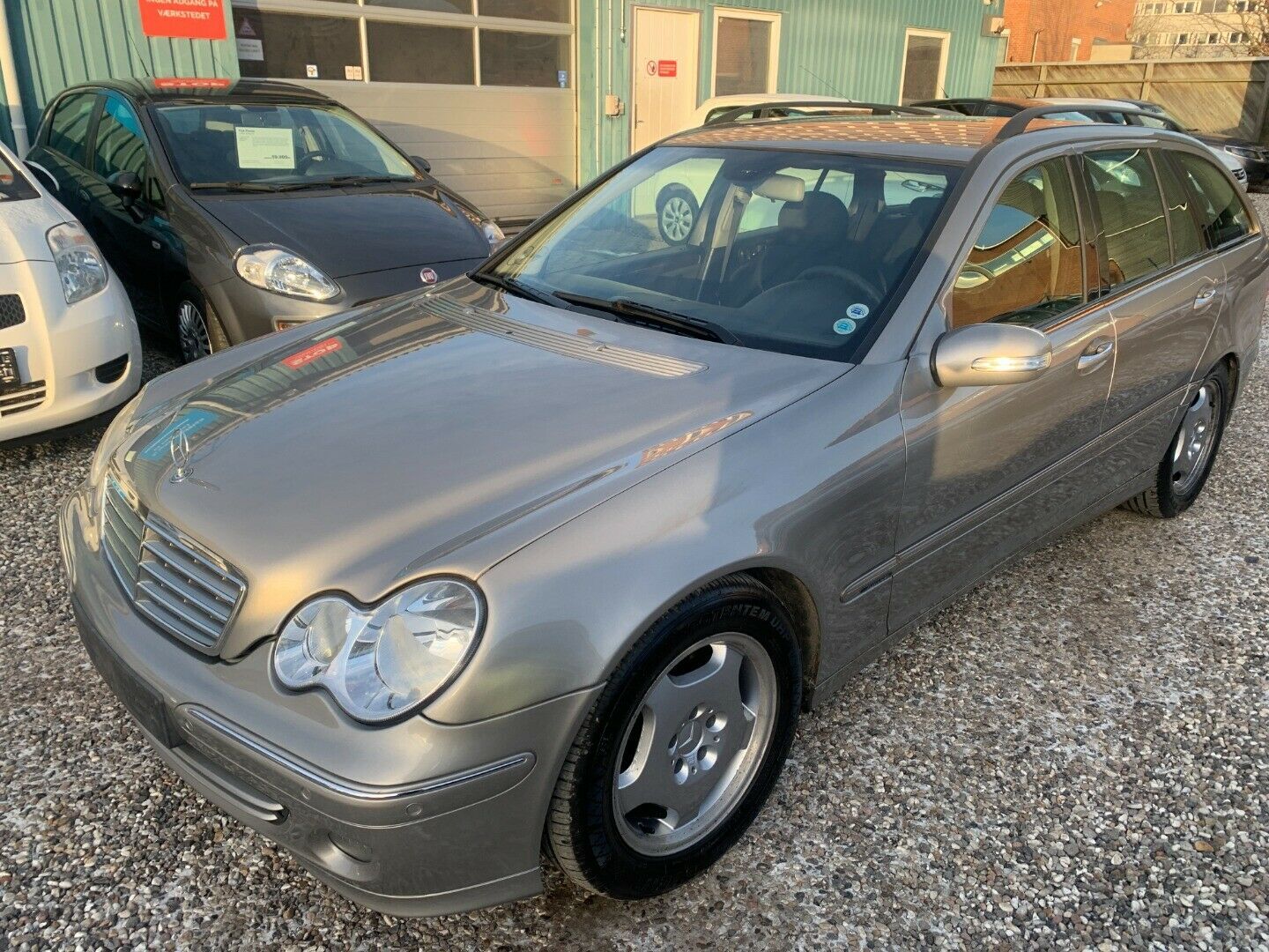 Grå Mercedes C220 fra 2006