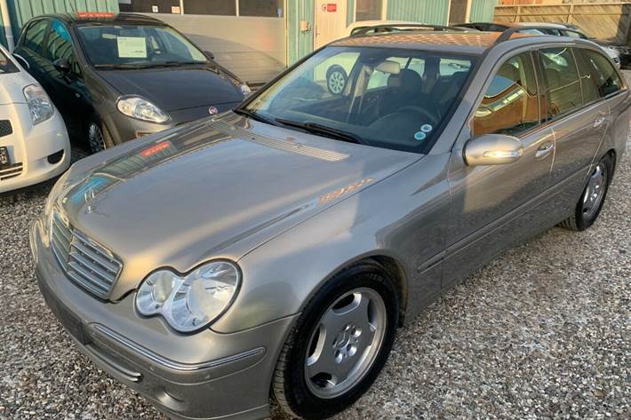Grå Mercedes C220 fra 2006