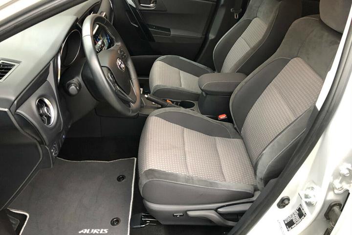 Hvid Toyota Auris fra 2016