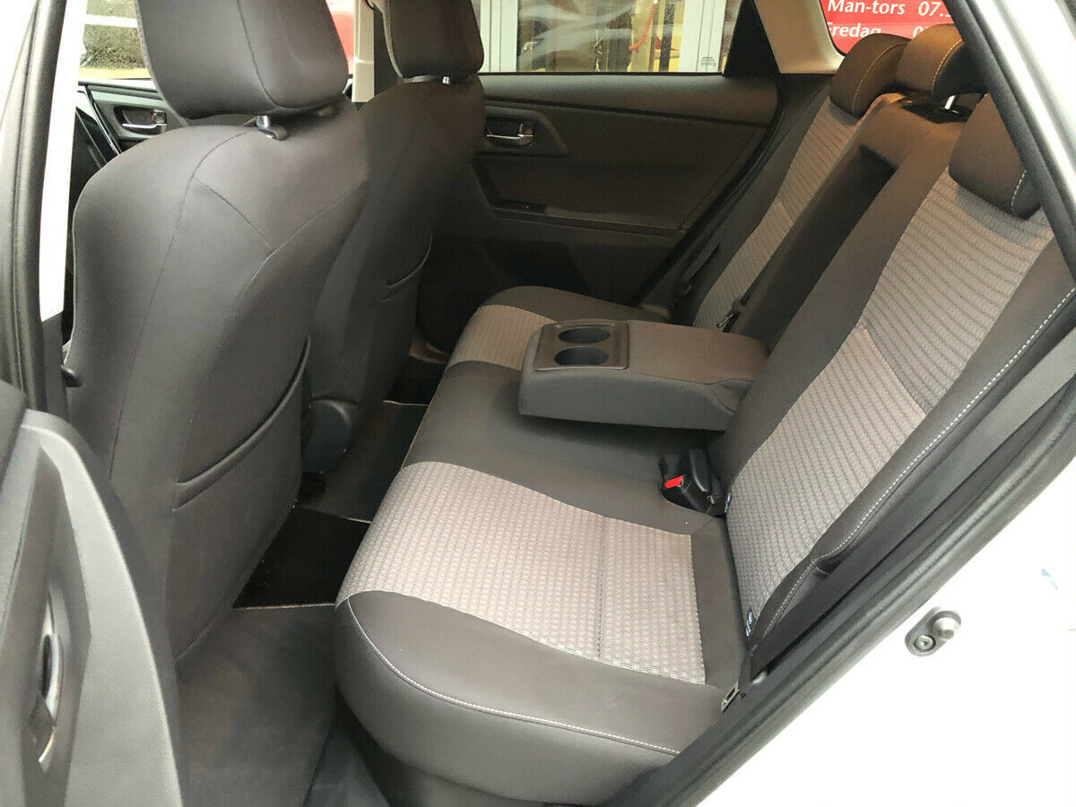 Hvid Toyota Auris fra 2016