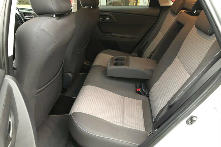 Hvid Toyota Auris fra 2016