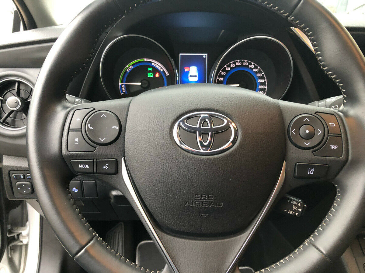 Hvid Toyota Auris fra 2016