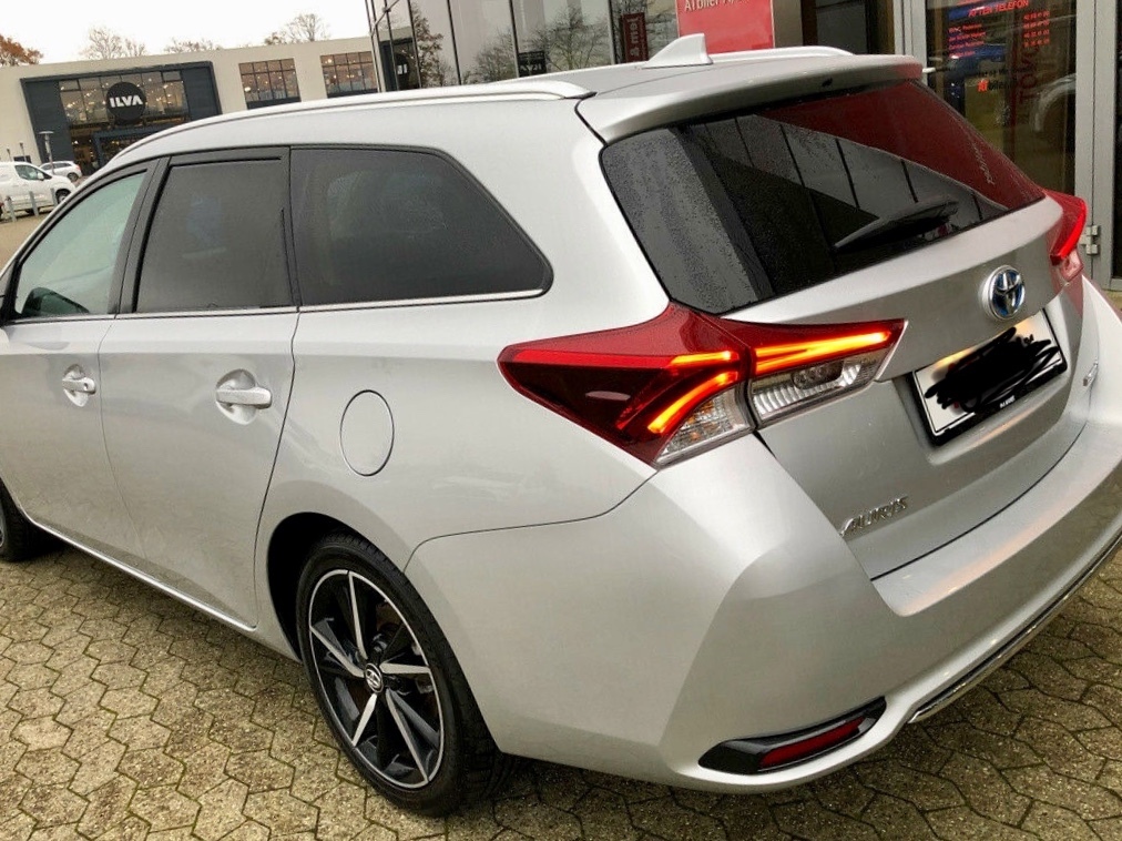Hvid Toyota Auris fra 2016