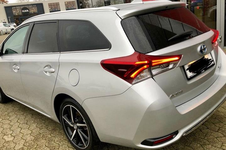 Hvid Toyota Auris fra 2016