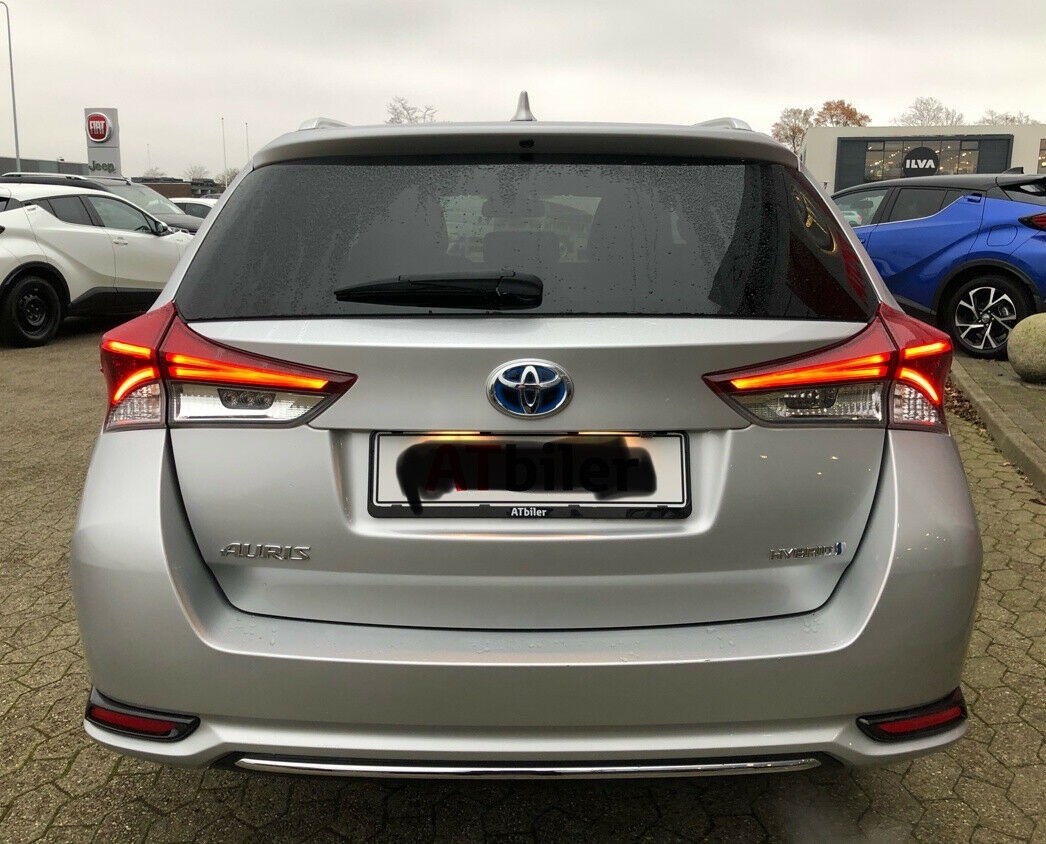 Hvid Toyota Auris fra 2016