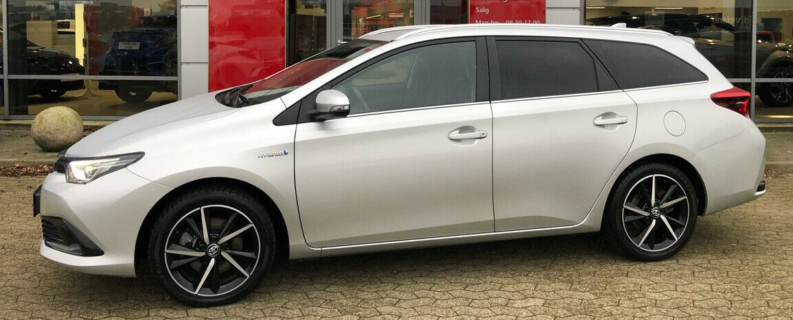 Hvid Toyota Auris fra 2016