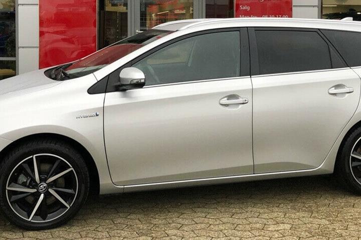 Hvid Toyota Auris fra 2016