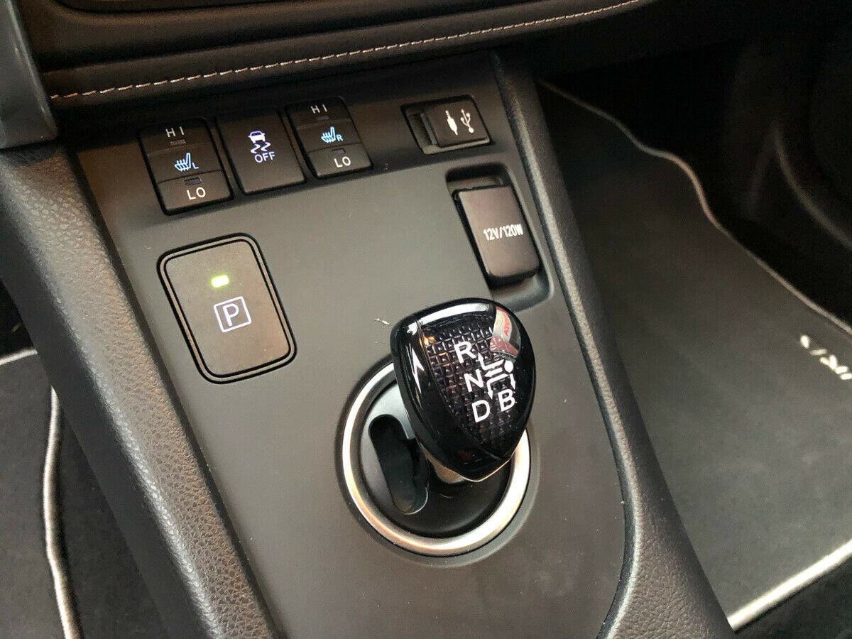 Hvid Toyota Auris fra 2016