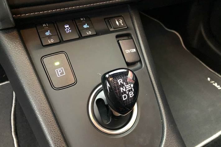 Hvid Toyota Auris fra 2016