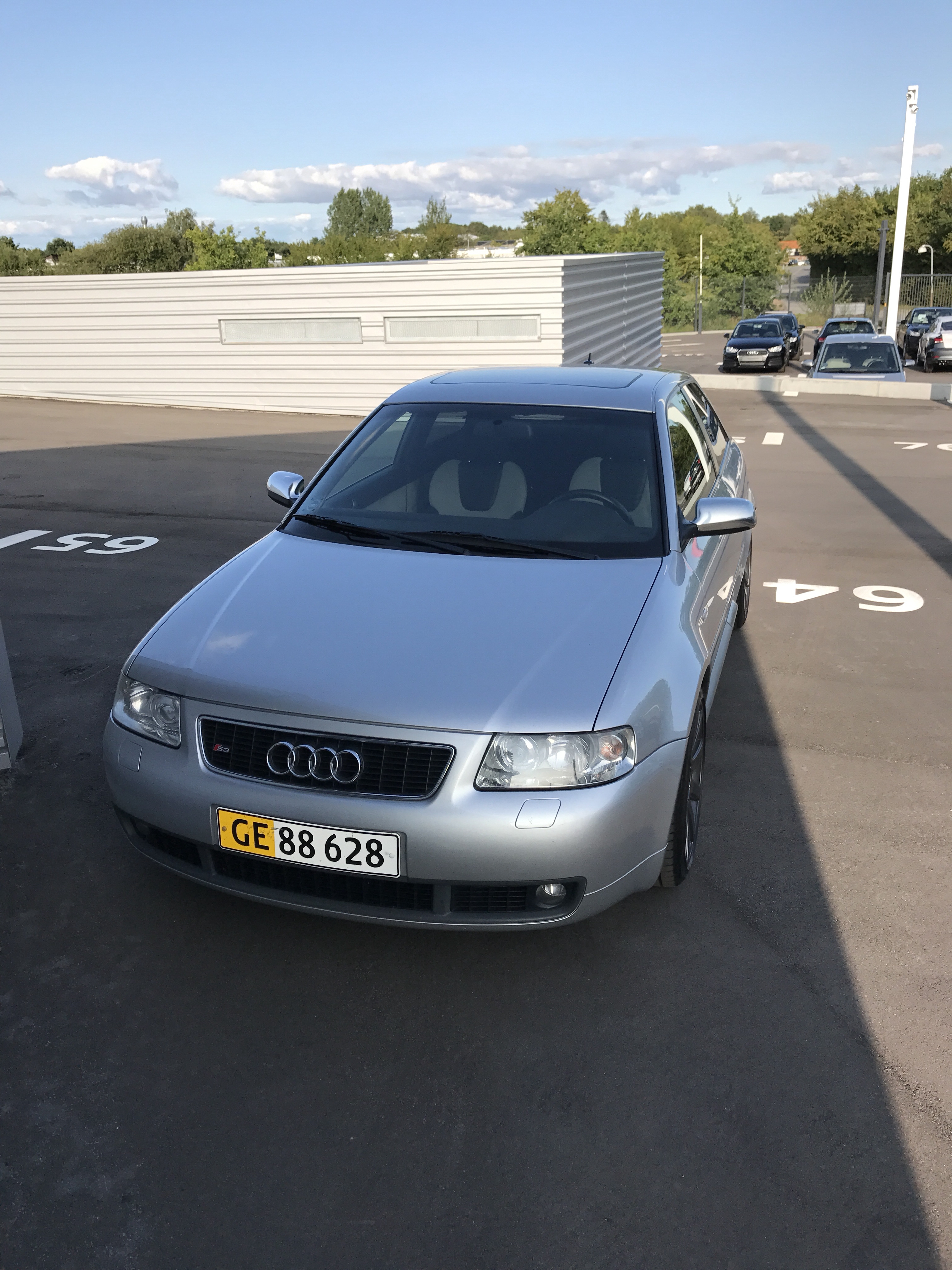Grå Audi S3 fra 2002
