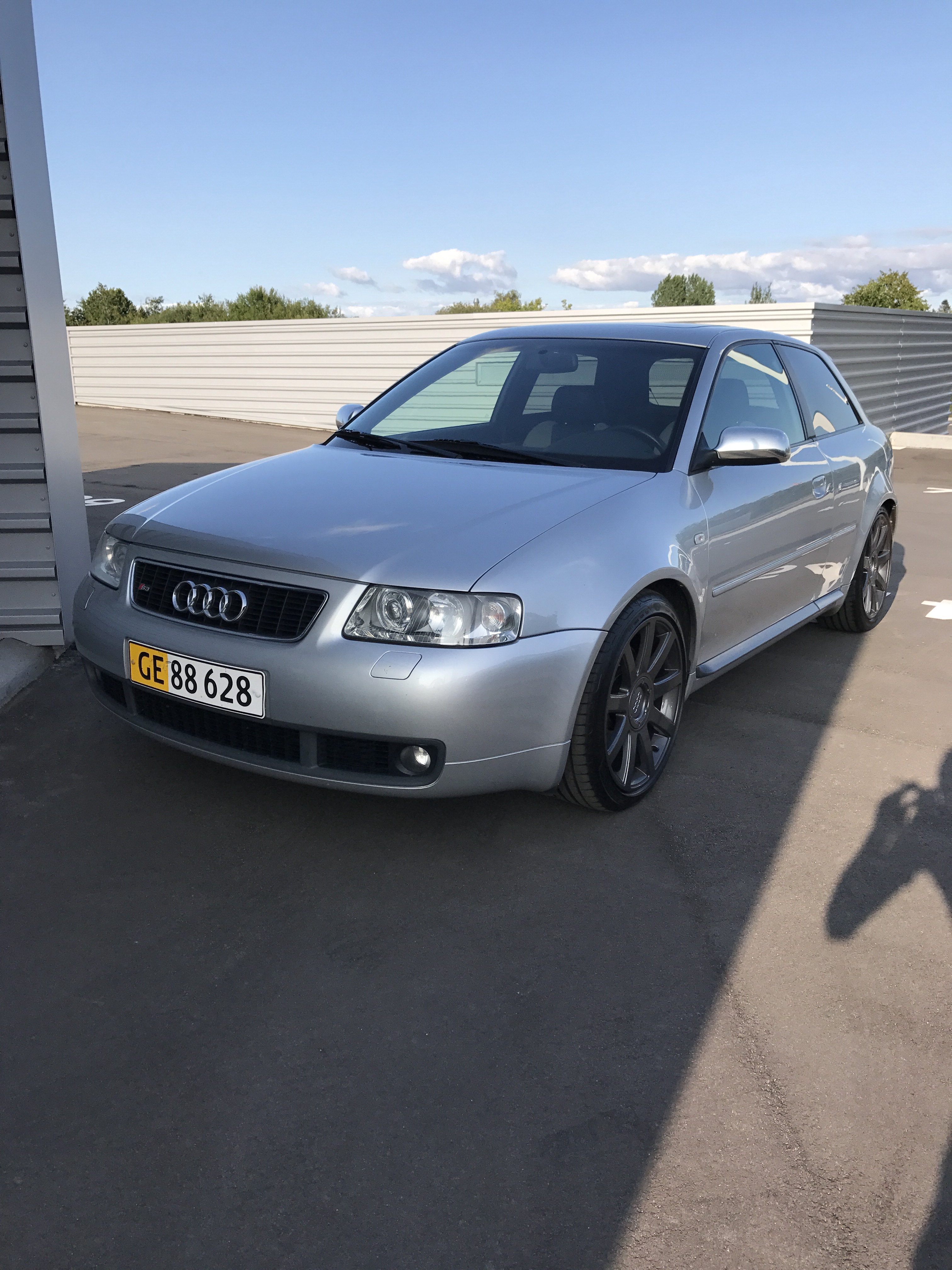 Grå Audi S3 fra 2002