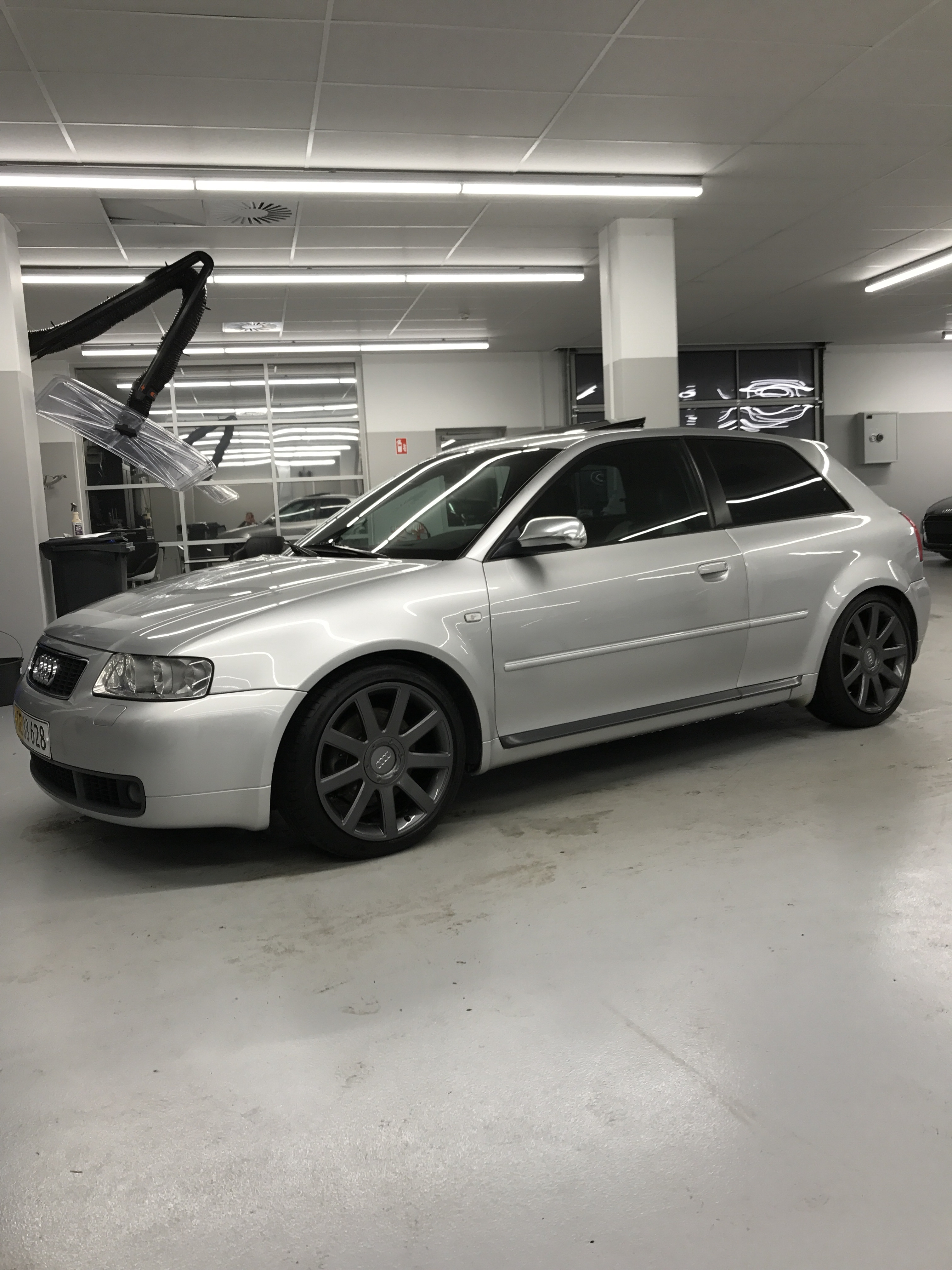 Grå Audi S3 fra 2002