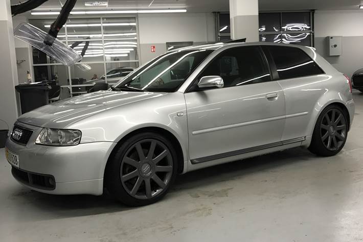 Grå Audi S3 fra 2002