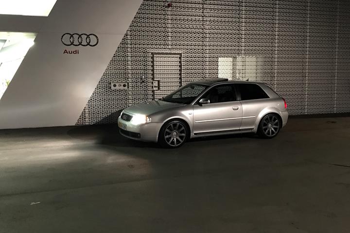 Grå Audi S3 fra 2002