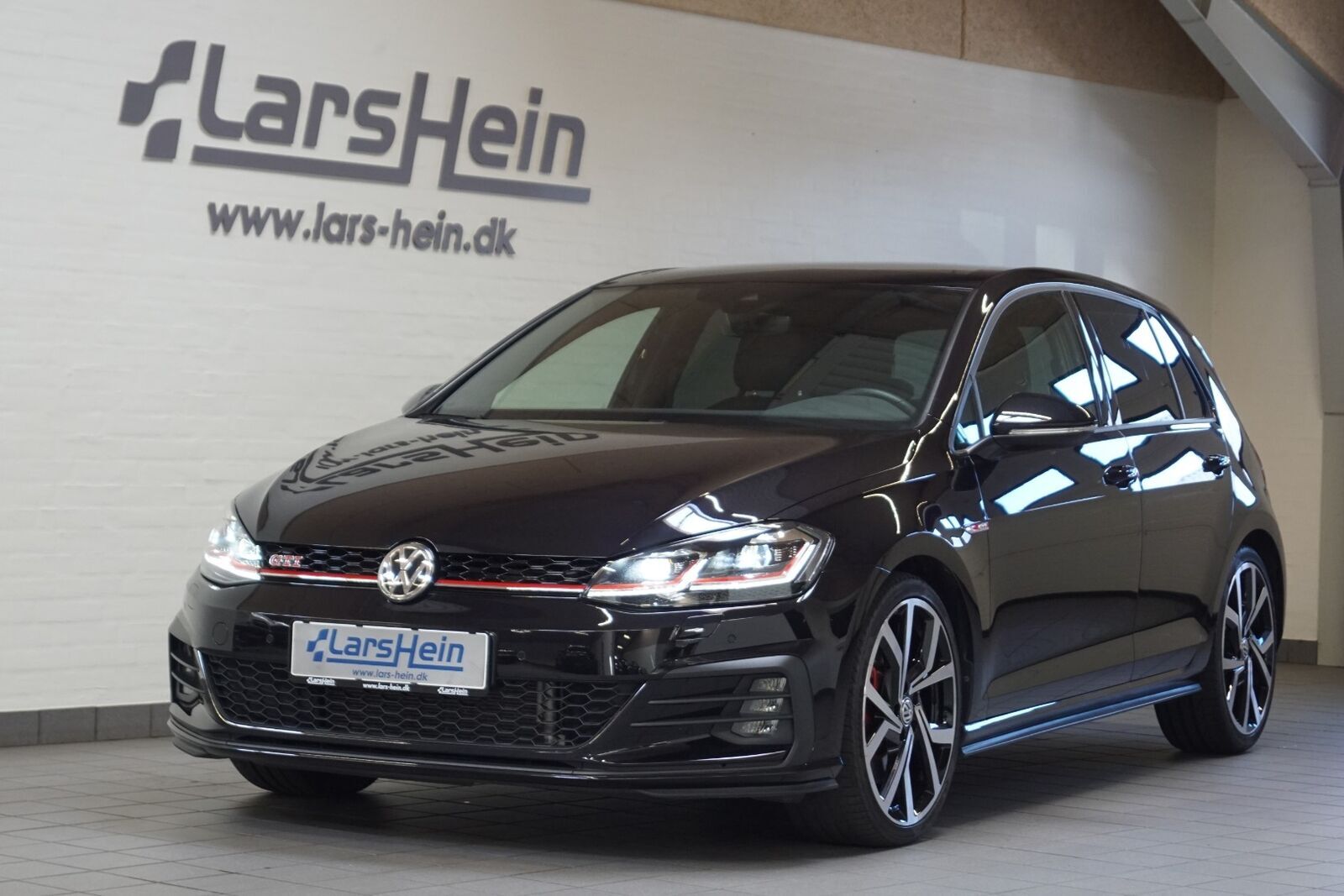 Grå VW Golf VII fra 2019