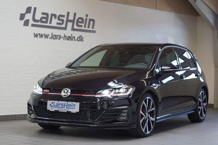 Grå VW Golf VII fra 2019