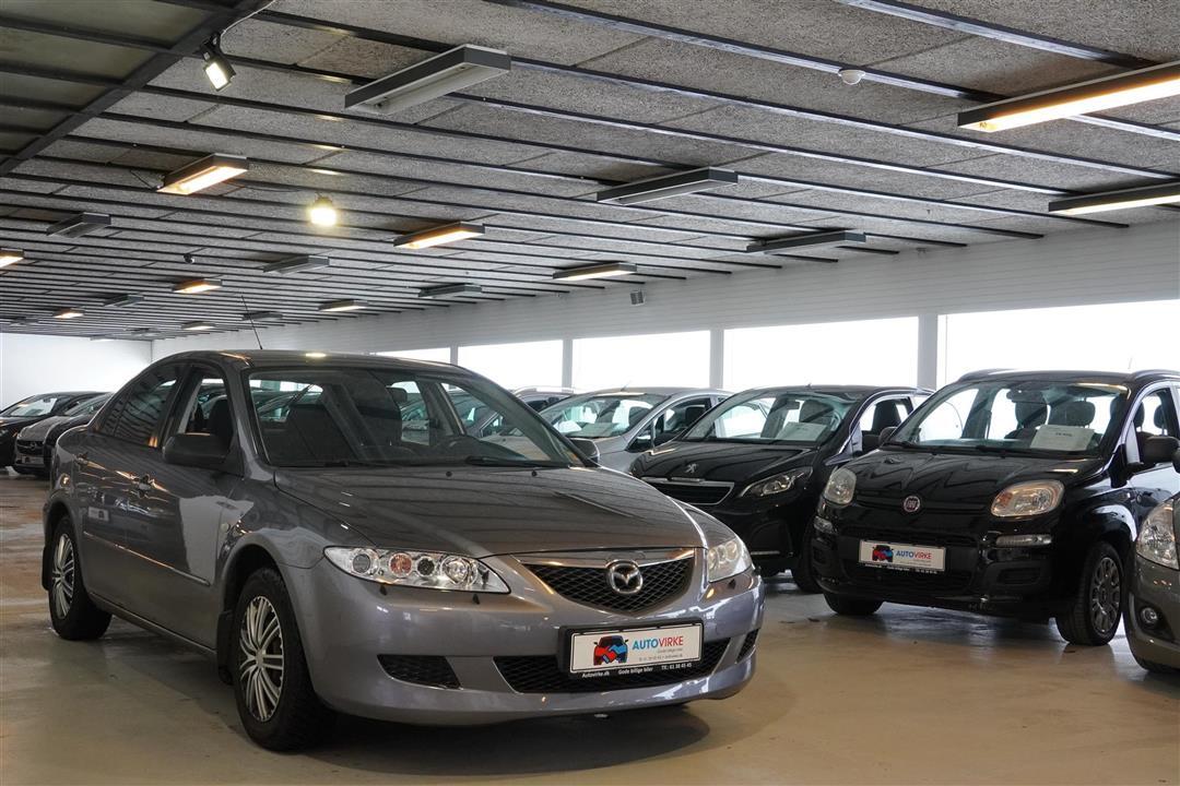 Grå Mazda 6 fra 2003