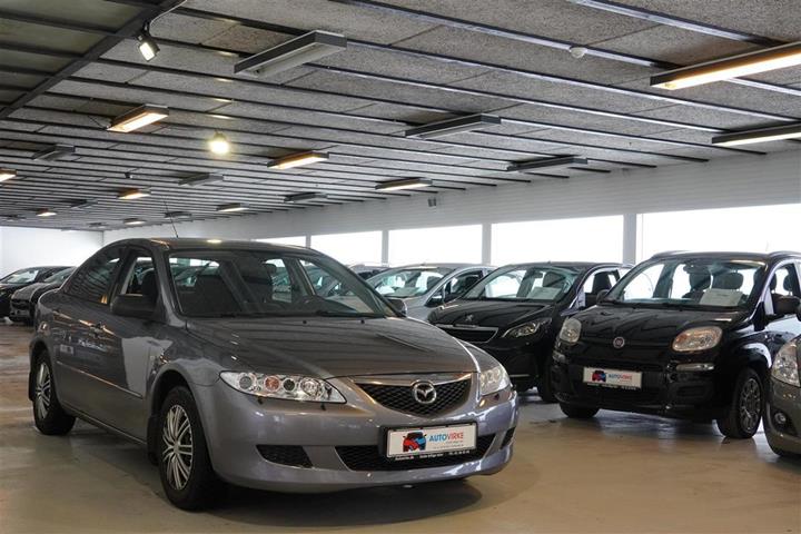 Grå Mazda 6 fra 2003