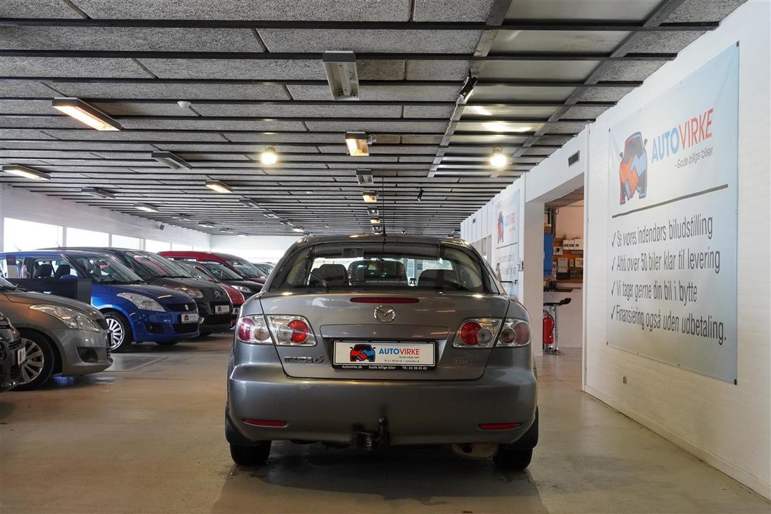 Grå Mazda 6 fra 2003