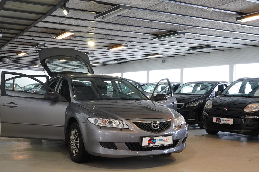 Grå Mazda 6 fra 2003