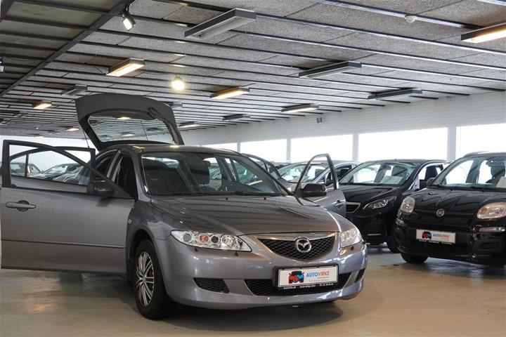 Grå Mazda 6 fra 2003