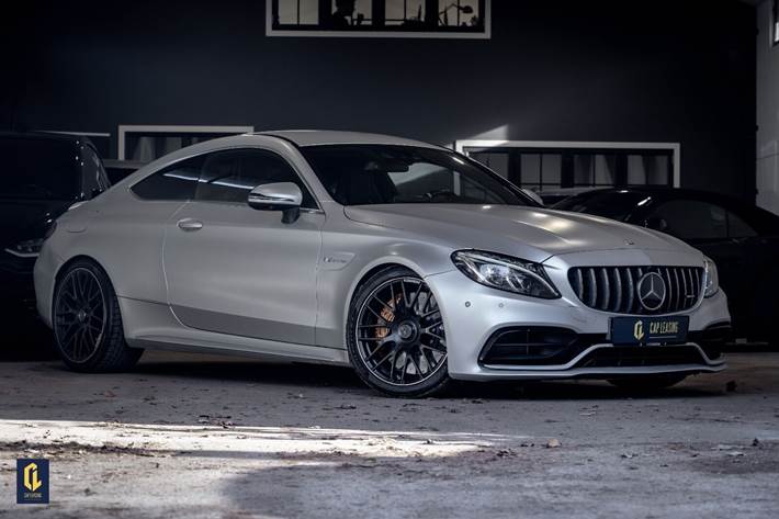 Orange Mercedes C63 fra 2015