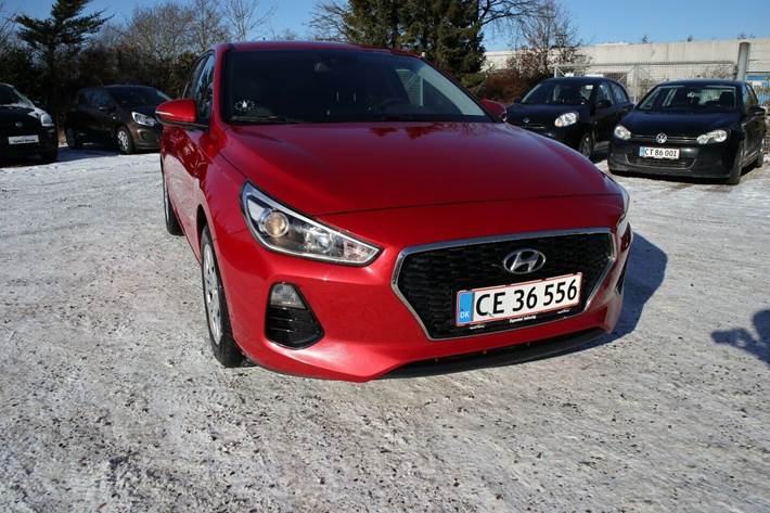 Grå Hyundai i30 fra 2017