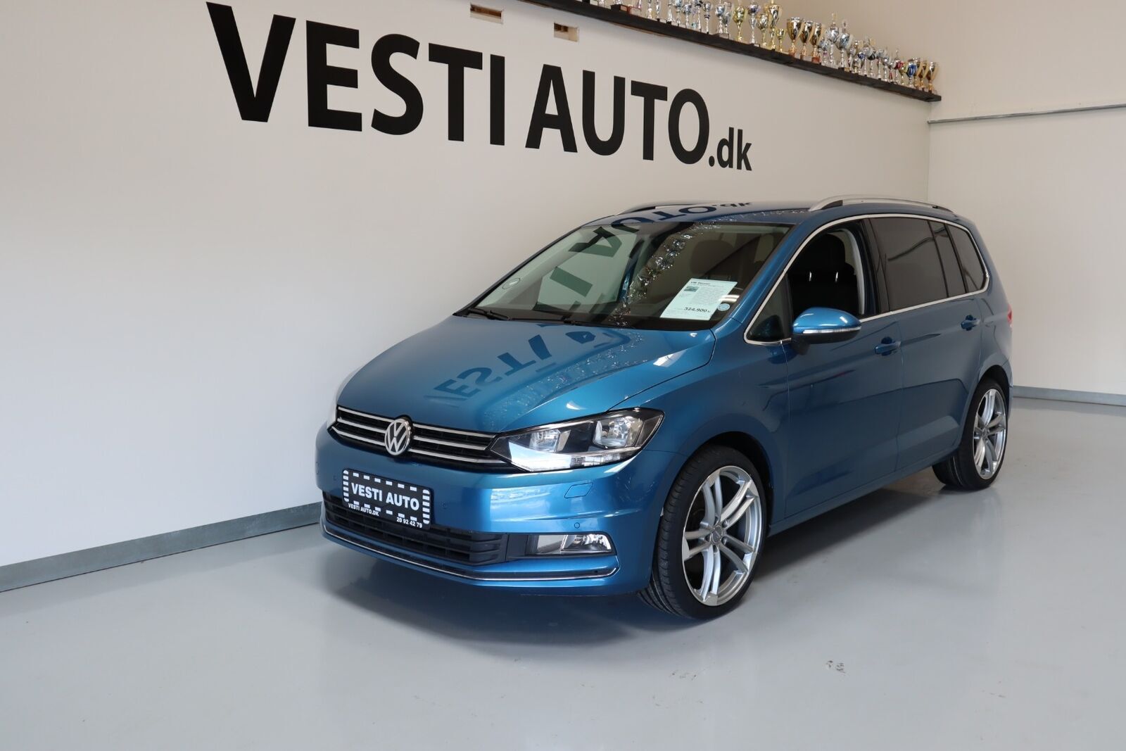 Blå VW Touran fra 2017