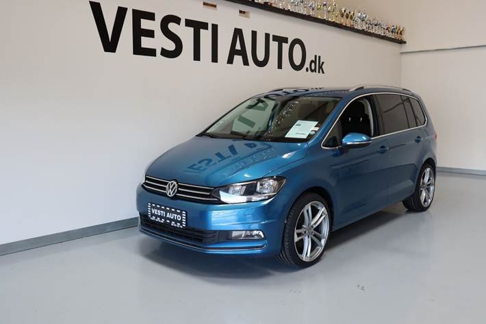 Blå VW Touran fra 2017