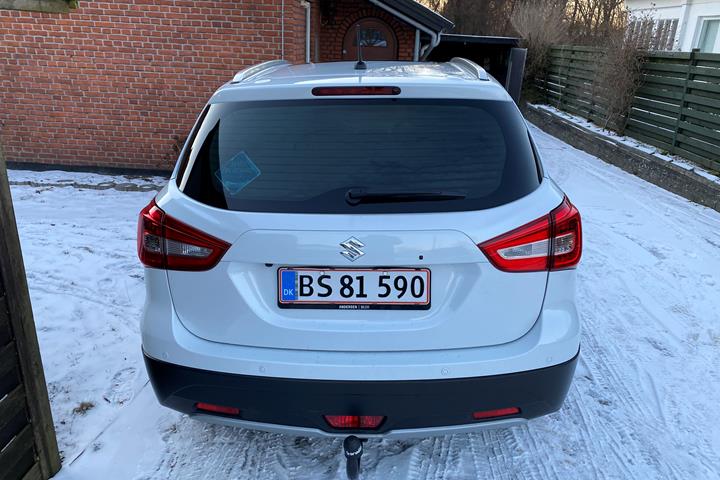 Hvid Suzuki S-Cross fra 2017