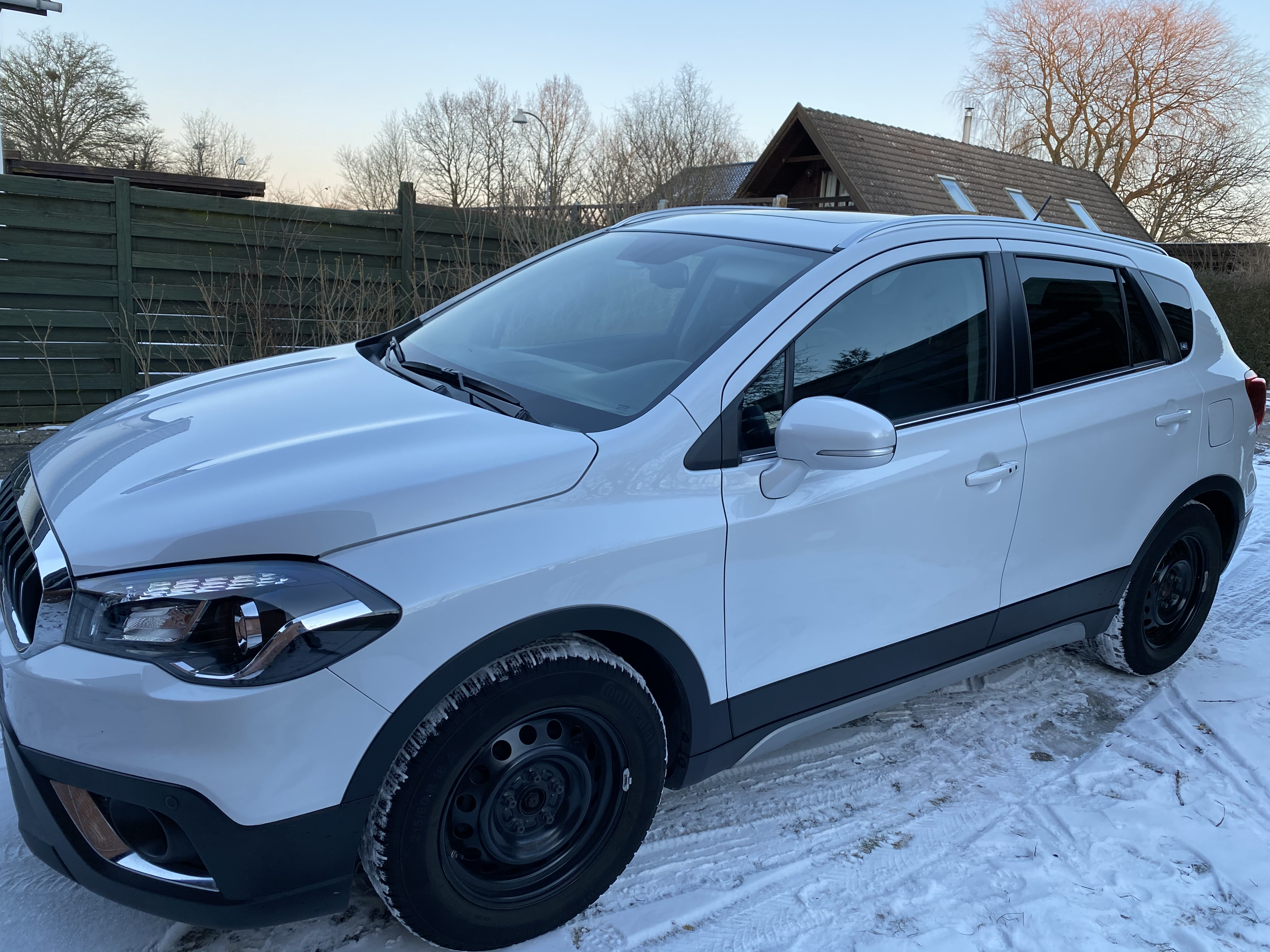 Hvid Suzuki S-Cross fra 2017