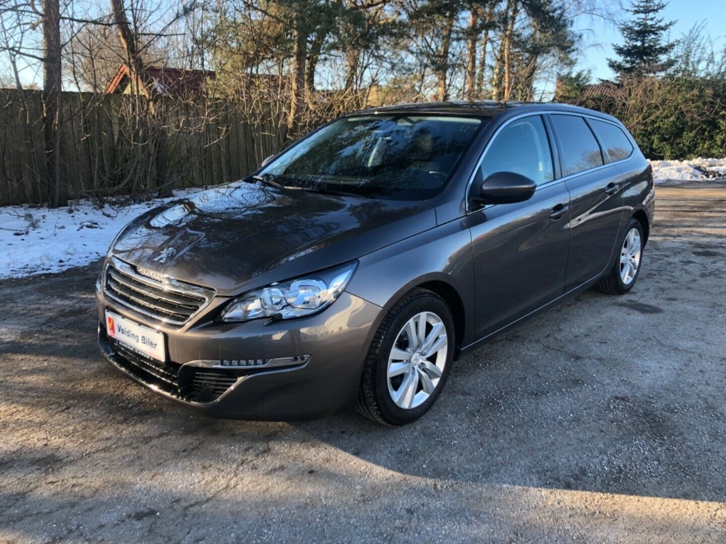 Grå Peugeot 308 fra 2015