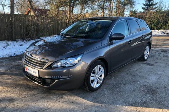 Grå Peugeot 308 fra 2015