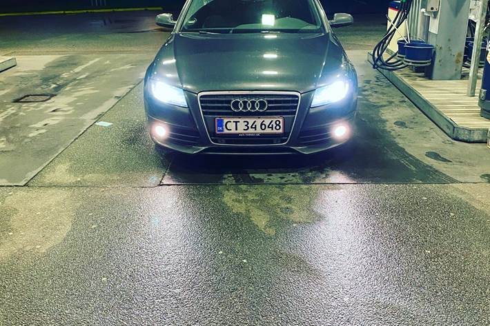 Grå Audi A4 fra 2011