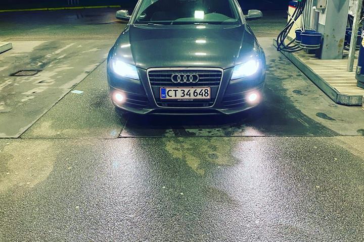 Grå Audi A4 fra 2011