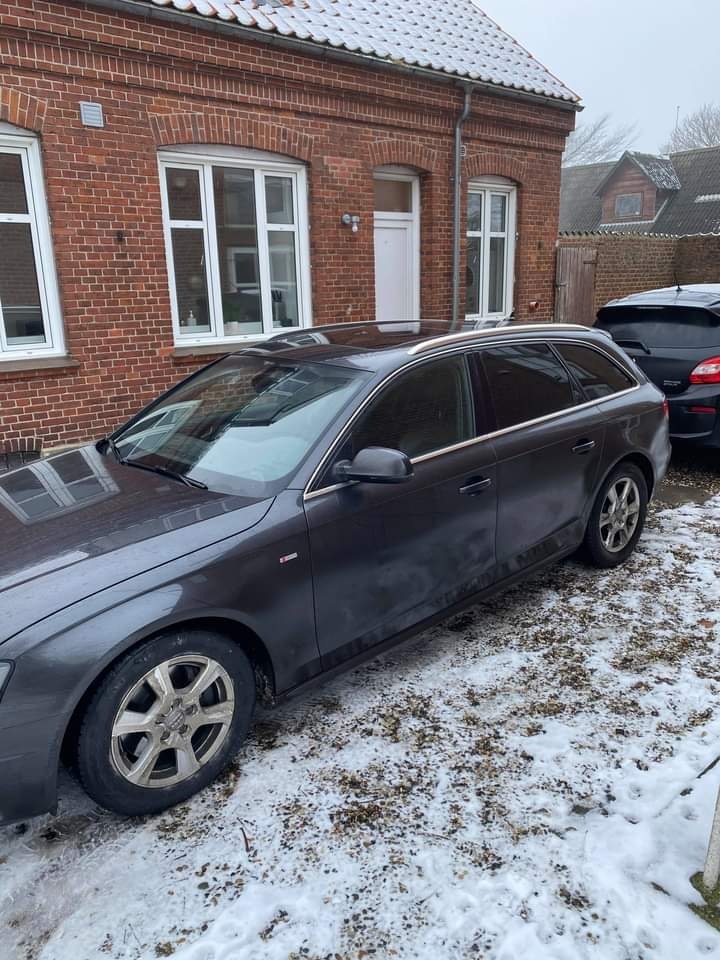 Grå Audi A4 fra 2011