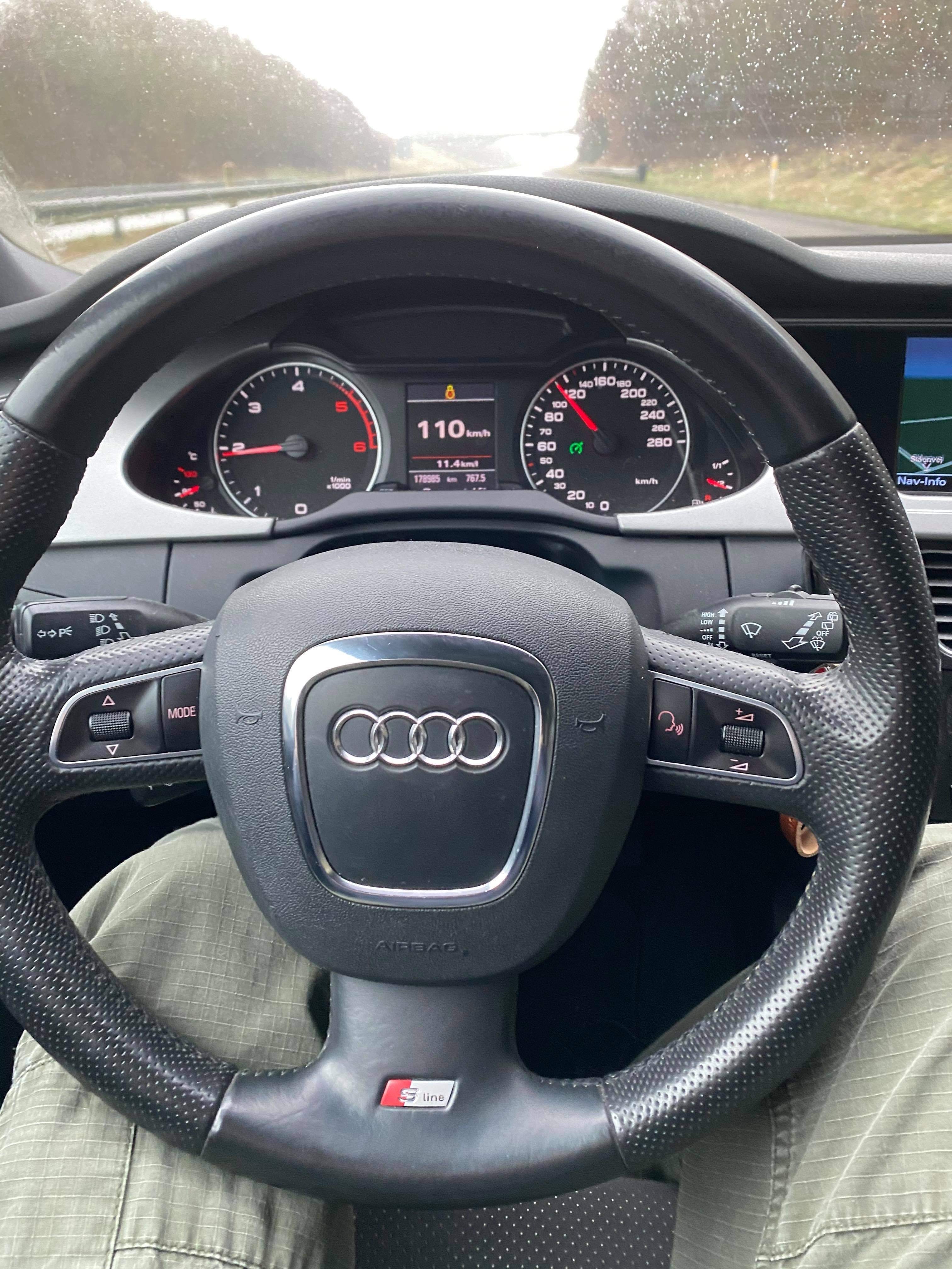 Grå Audi A4 fra 2011