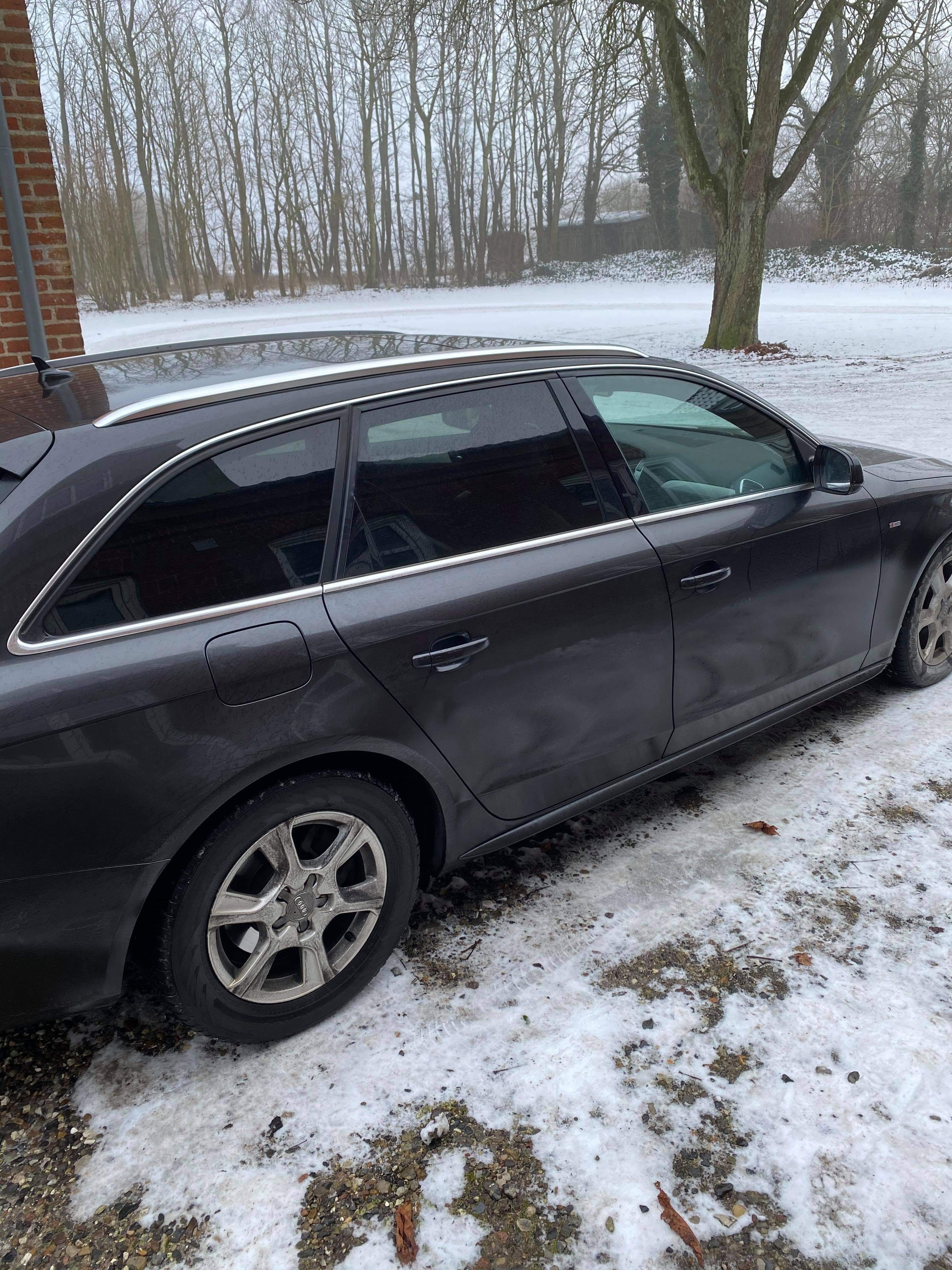 Grå Audi A4 fra 2011