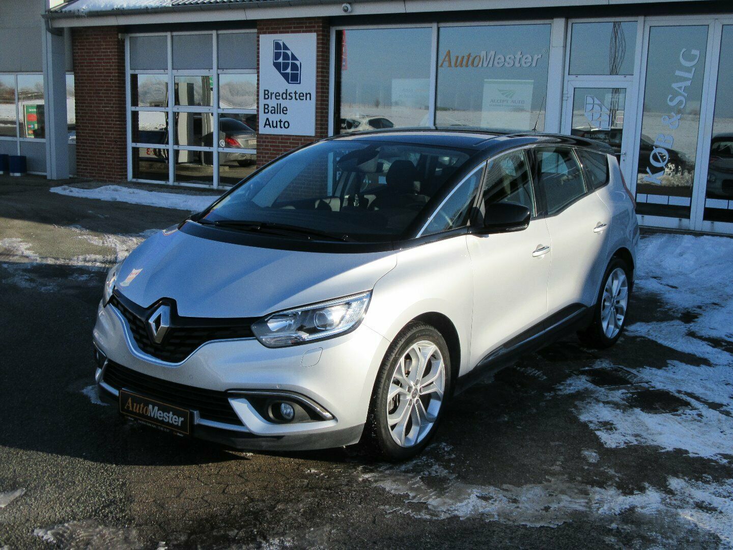 Grå Renault Grand Scenic IV fra 2018