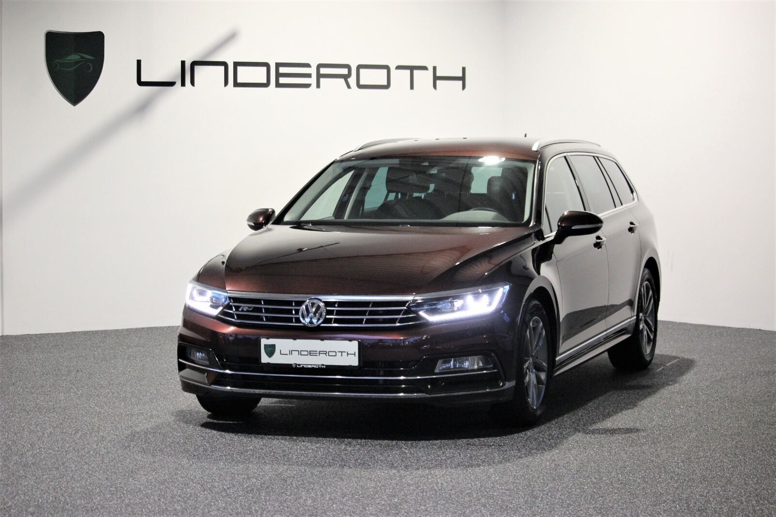 Grå VW Passat fra 2018